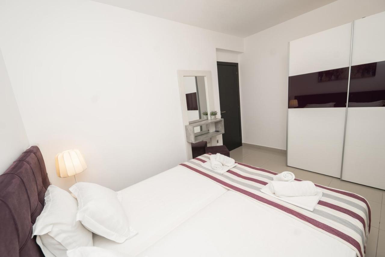 Aelia Apartments Néa Péramos Dış mekan fotoğraf