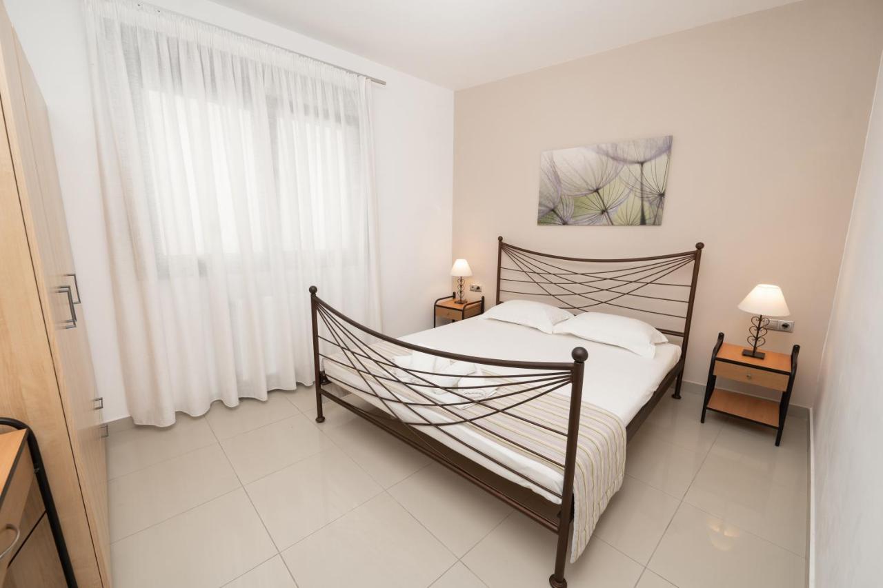 Aelia Apartments Néa Péramos Dış mekan fotoğraf