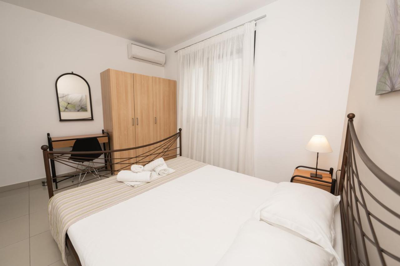 Aelia Apartments Néa Péramos Dış mekan fotoğraf